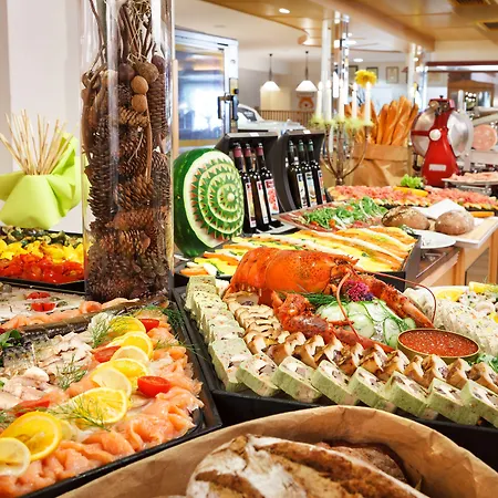 Familienhotel Hinteregger 4*